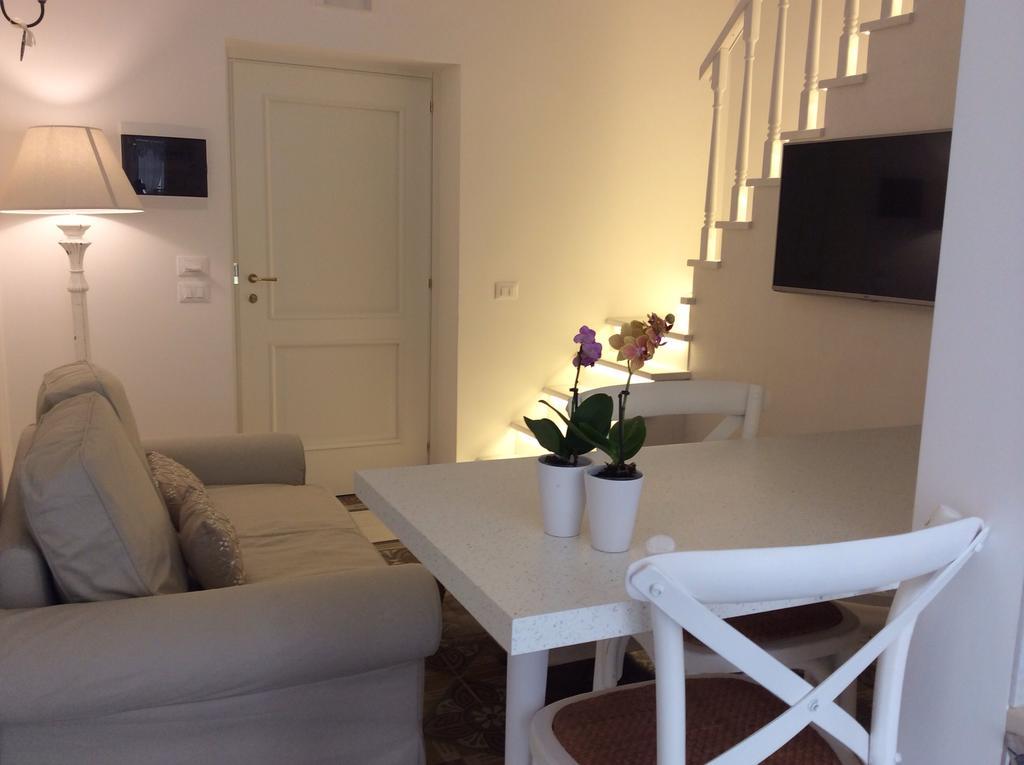 Suite Le Perle Tarento Exterior foto